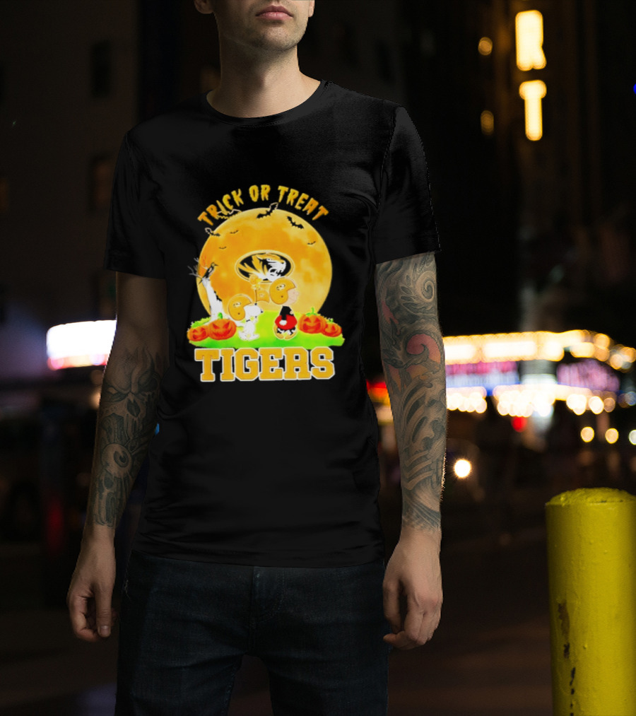 Trick Or Treat Tigers Halloween Peanuts Missouri 2026 T-Shirt
