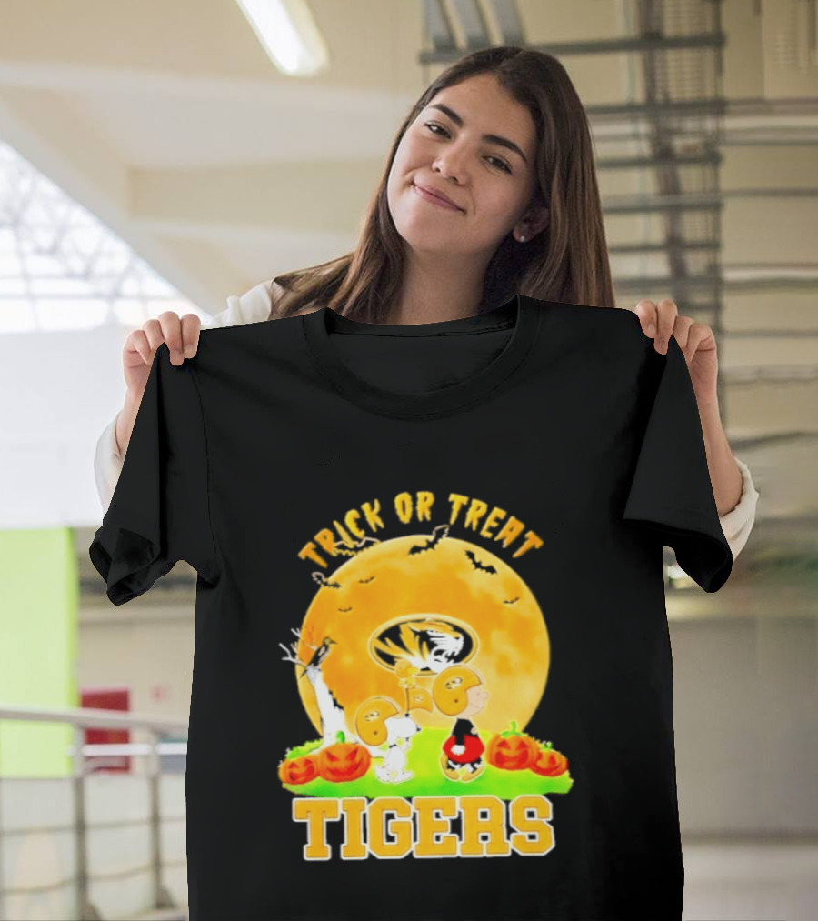 Trick Or Treat Tigers Halloween Peanuts Missouri 2026 T-Shirt