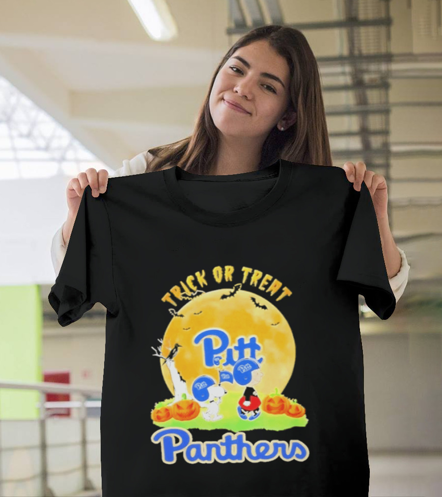 Pittsburgh Panthers Peanuts Trick Or Treat Halloween 2026 T-Shirt
