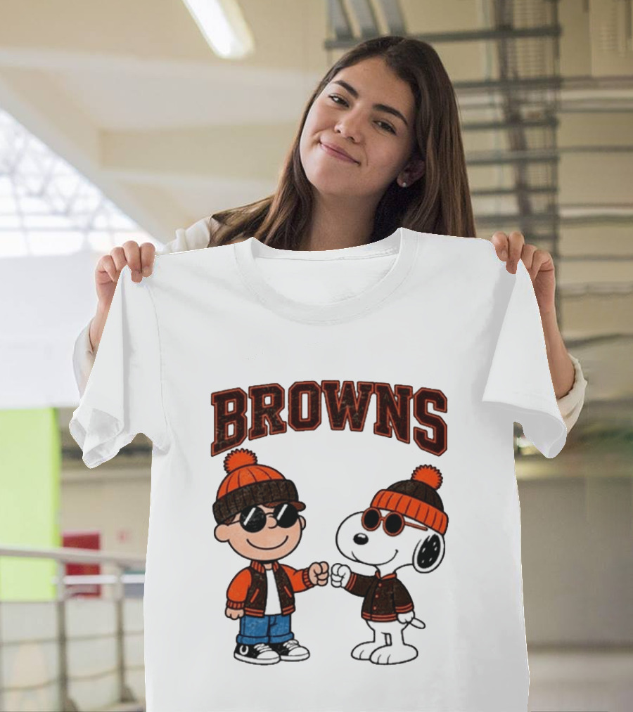 Browns Charlie Brown Snoopy NFL Football Team T-Shirt