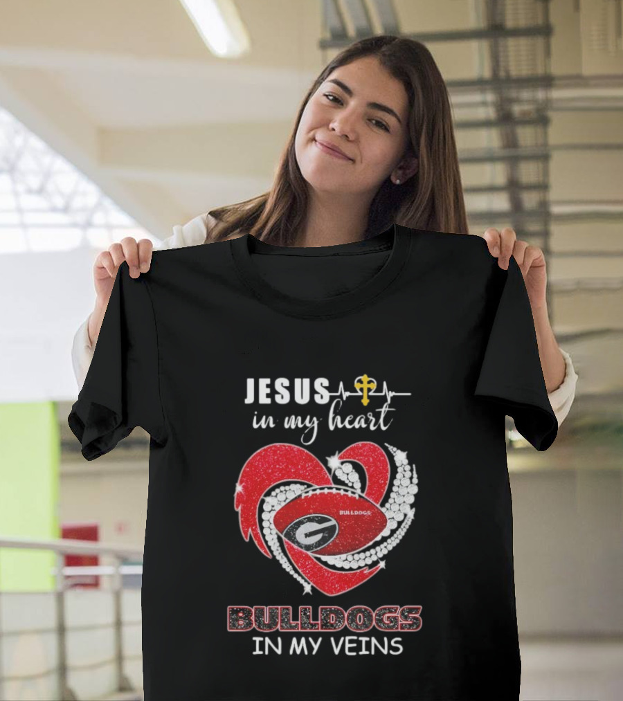 Jesus In My Heart Bulldogs In My Veins Diamond Heart T-Shirt