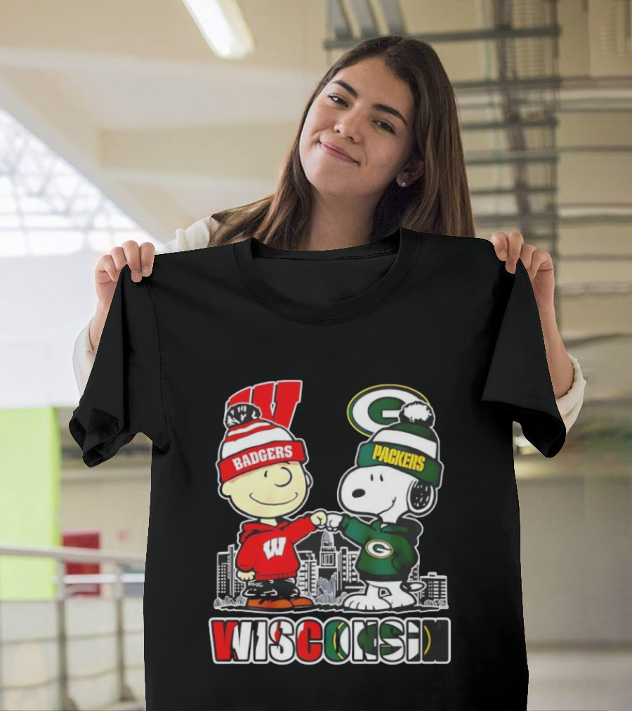 Peanuts Wisconsin Badgers Packers Wisconsin Snoopy Charlie Brown T-Shirt