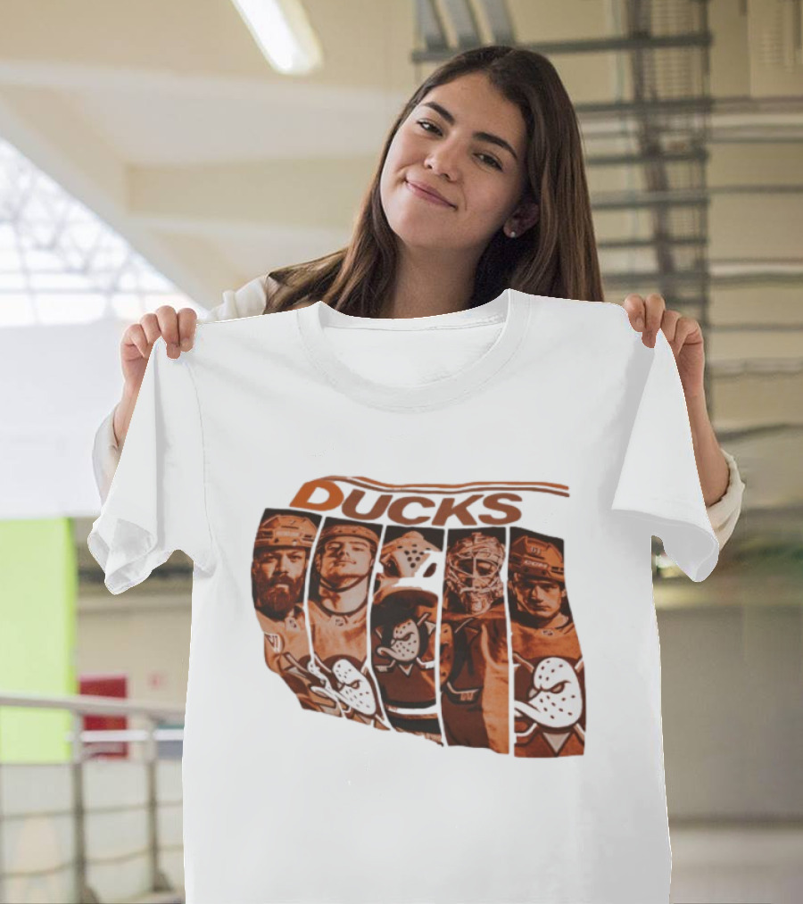 Y2K Anaheim Ducks Vintage Team Players Hockey Aesthetic T-Shirt