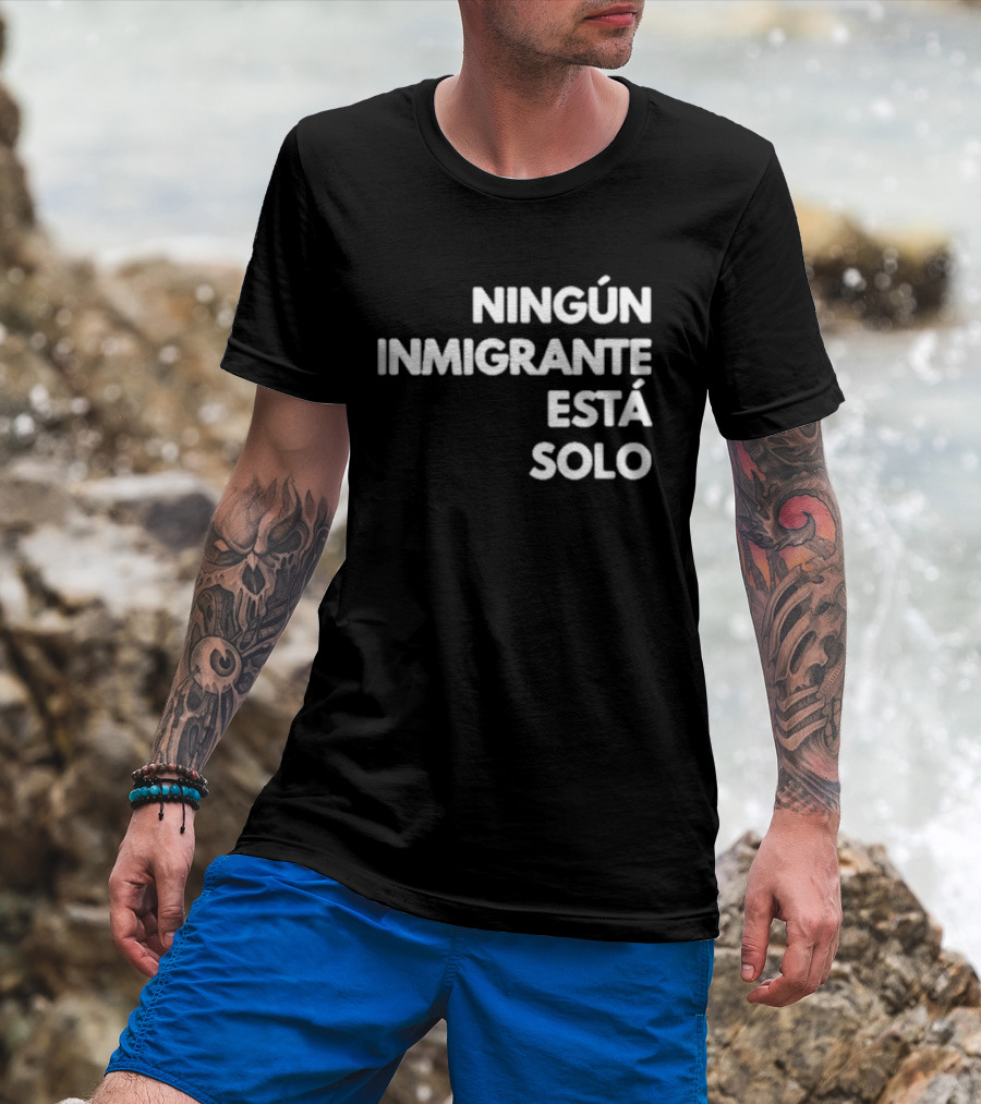 Mina Kimes Ningún Inmigrante Está Solo Message T-Shirt