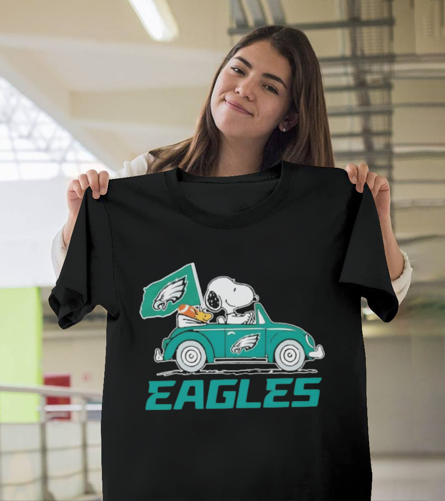 Snoopy Woodstock Driving Car With Philadelphia Eagles Flag EAGLES T-Shirt