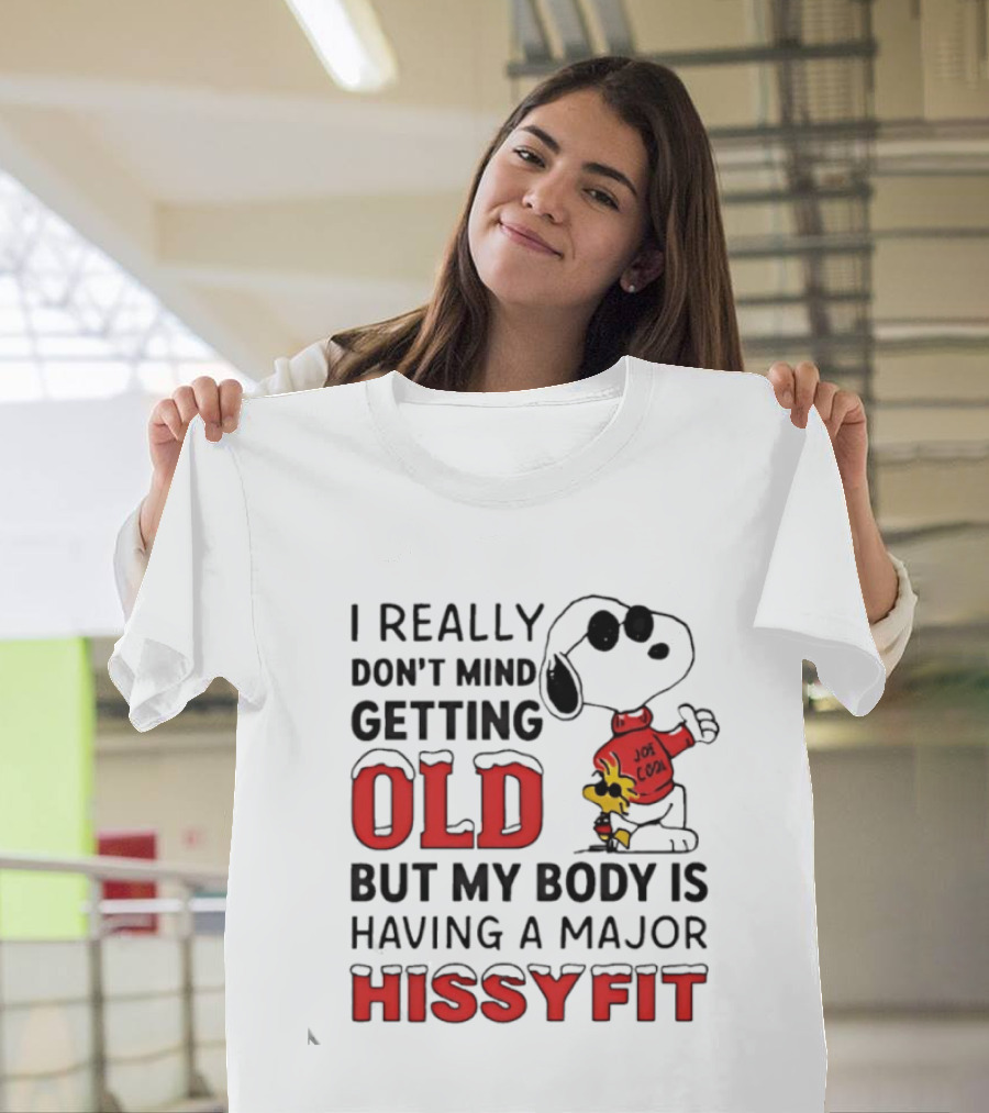 I Really Don't Mind Getting Old But My Body Is Having A Major Hissyfit Joe Snoopy T-Shirt