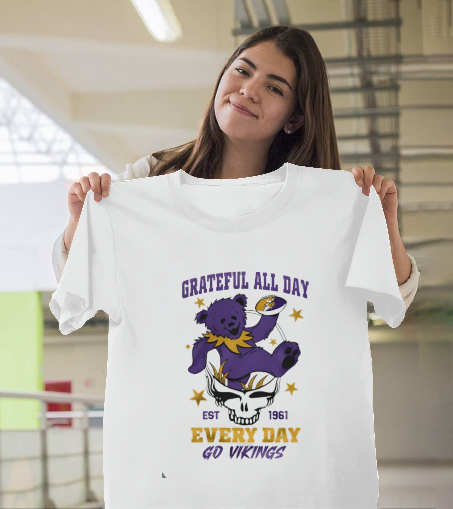 Grateful All Day Every Day Go Vikings Est 1961 Bear Skull Stars T-Shirt