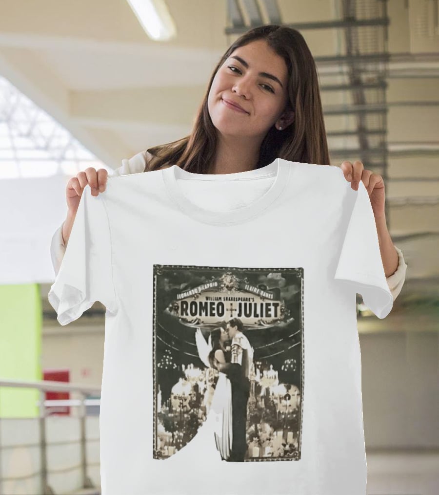 William Shakespeare's Romeo And Juliet Leonardo Claire Iconic Romantic Scene T-Shirt