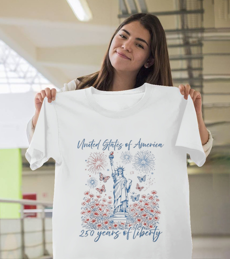 United States Of America 250 Years Of Liberty Fireworks And Statue Of Liberty Celebration T-Shirt