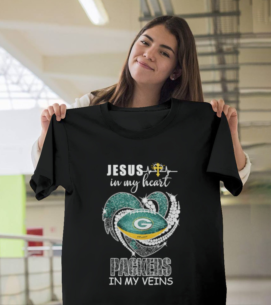 Jesus In My Heart Green Bay Packers In My Veins Diamond Heart Shape T-Shirt