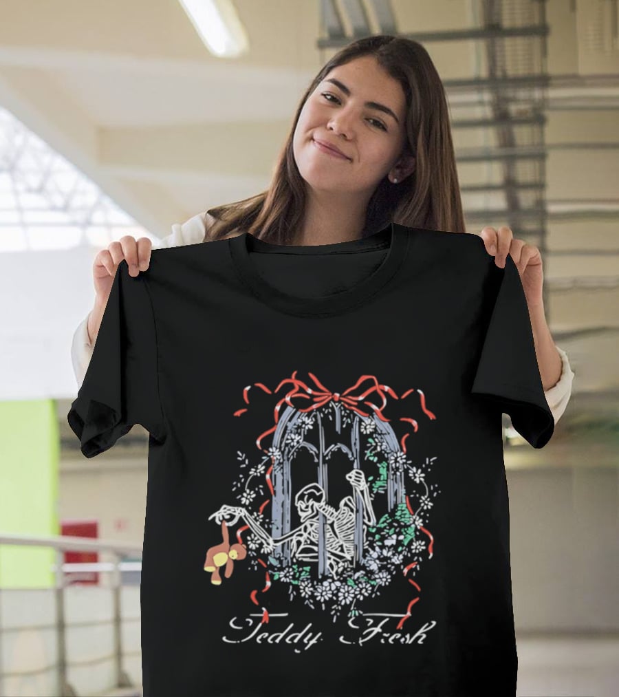 Teddy Fresh Skeleton Gothic Window Floral Ribbons T-Shirt
