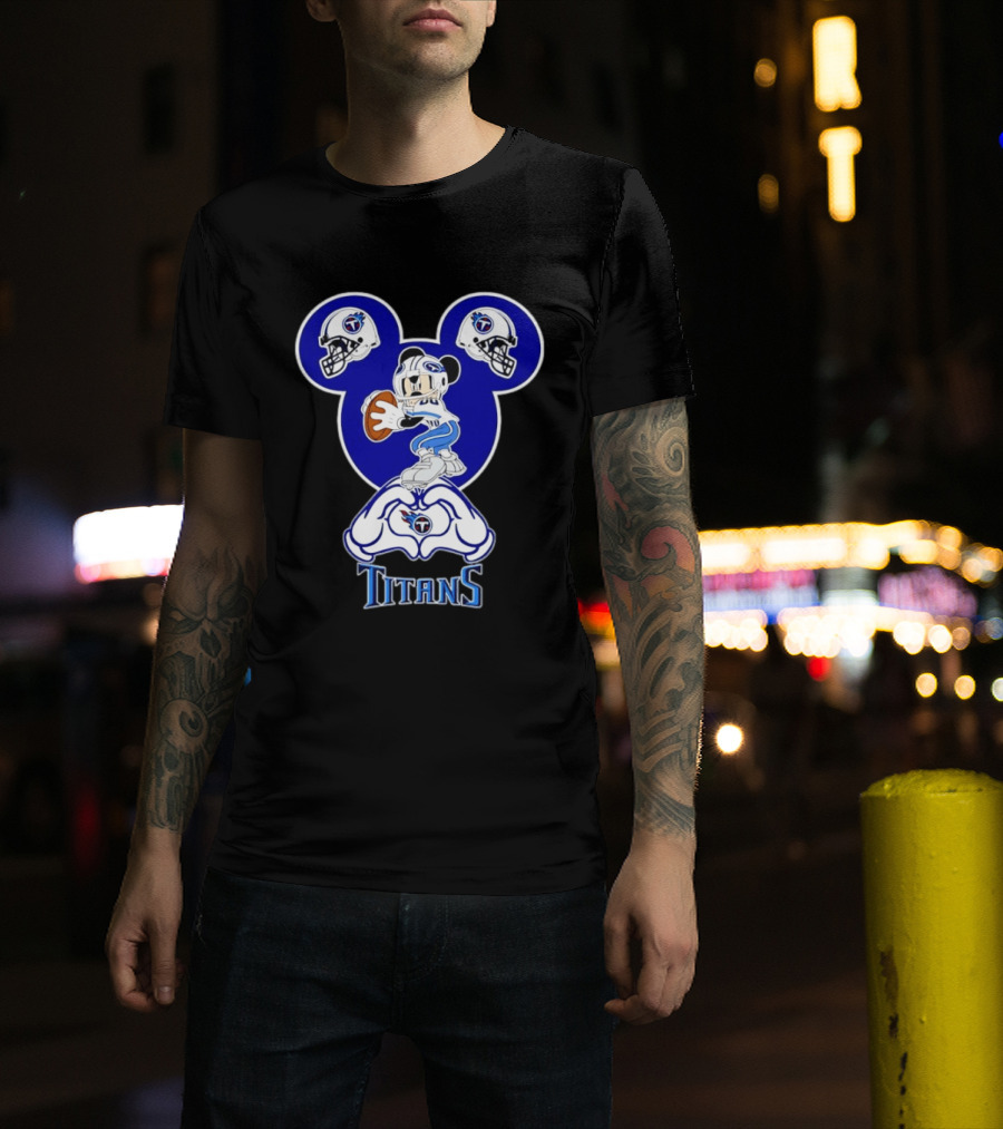 Tennessee Titans Mickey Mouse Football Heart Hands T-Shirt