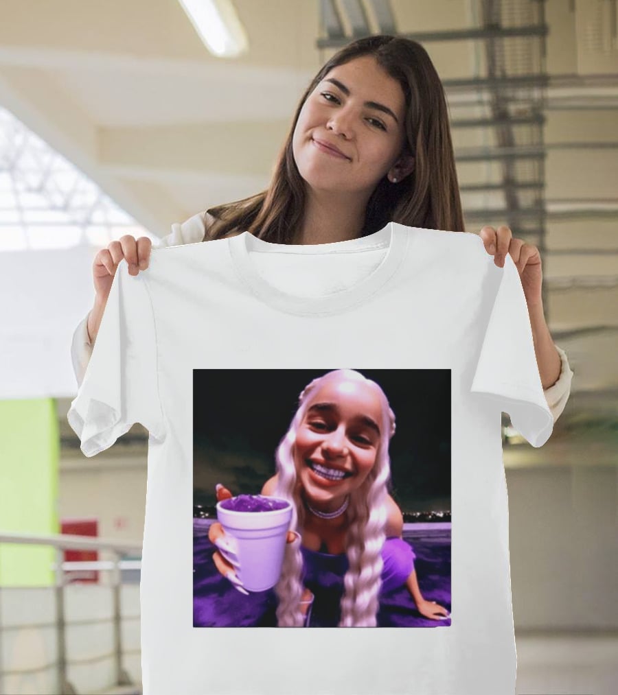Emilia Clarke Purple Cup Queen Of Dragons Vibrant Smile T-Shirt
