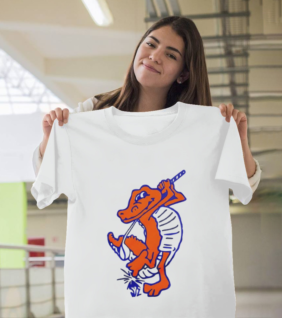Swinging Gator Vintage Cartoon Playing Golf T-Shirt