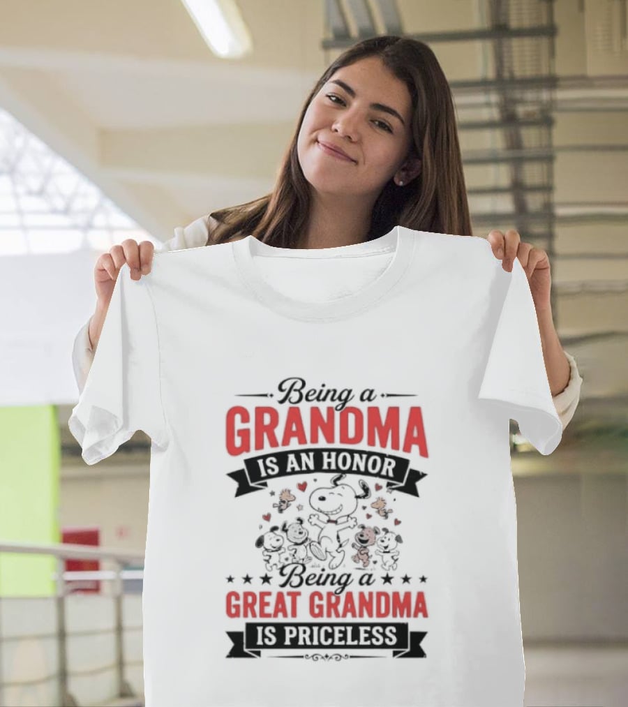 Being A Grandma Is An Honor Great Grandma Is Priceless Snoopy Peanuts T-Shirt