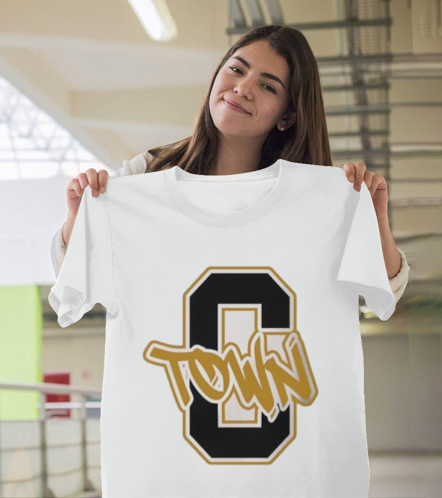 O Town Vintage Varsity Style בצ פjfgh T-Shirt