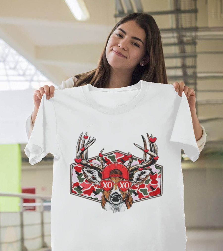 Deer Hunter Valentines Day XO XO Hearts Antler Camo T-Shirt