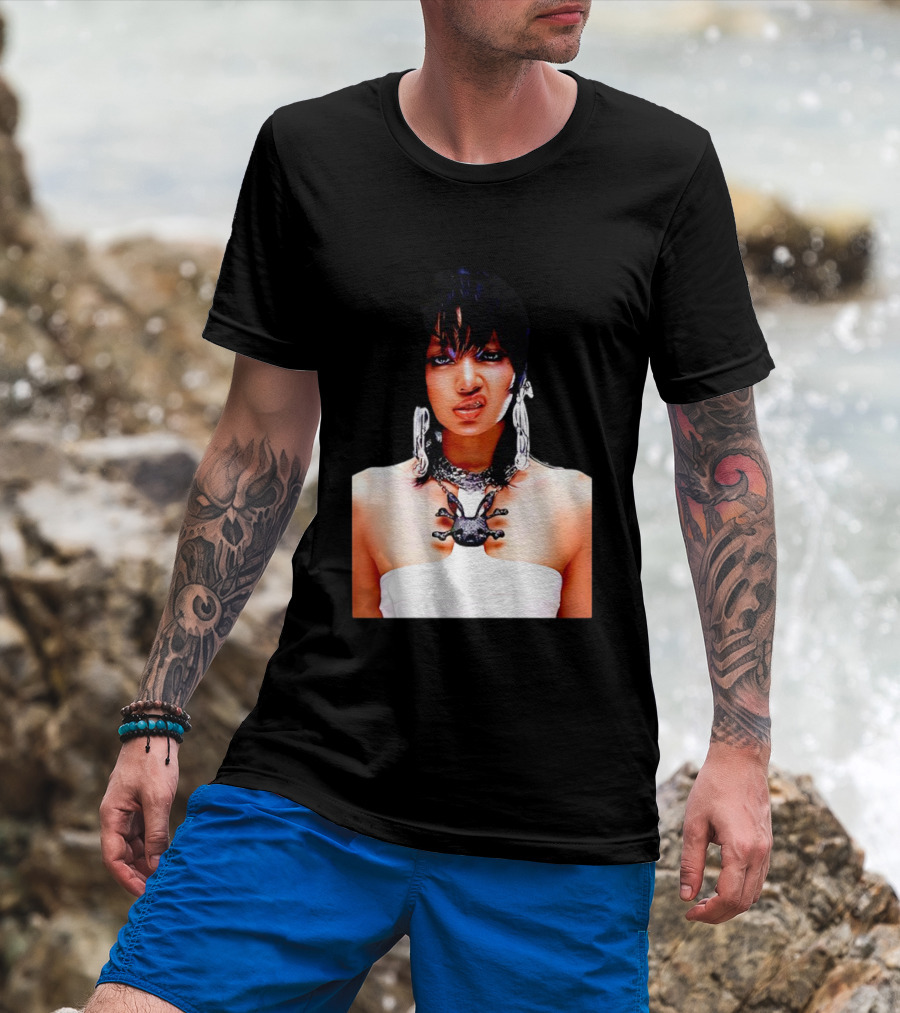 Lisa Rockstar Blackpink V1 Necklace And Earrings T-Shirt