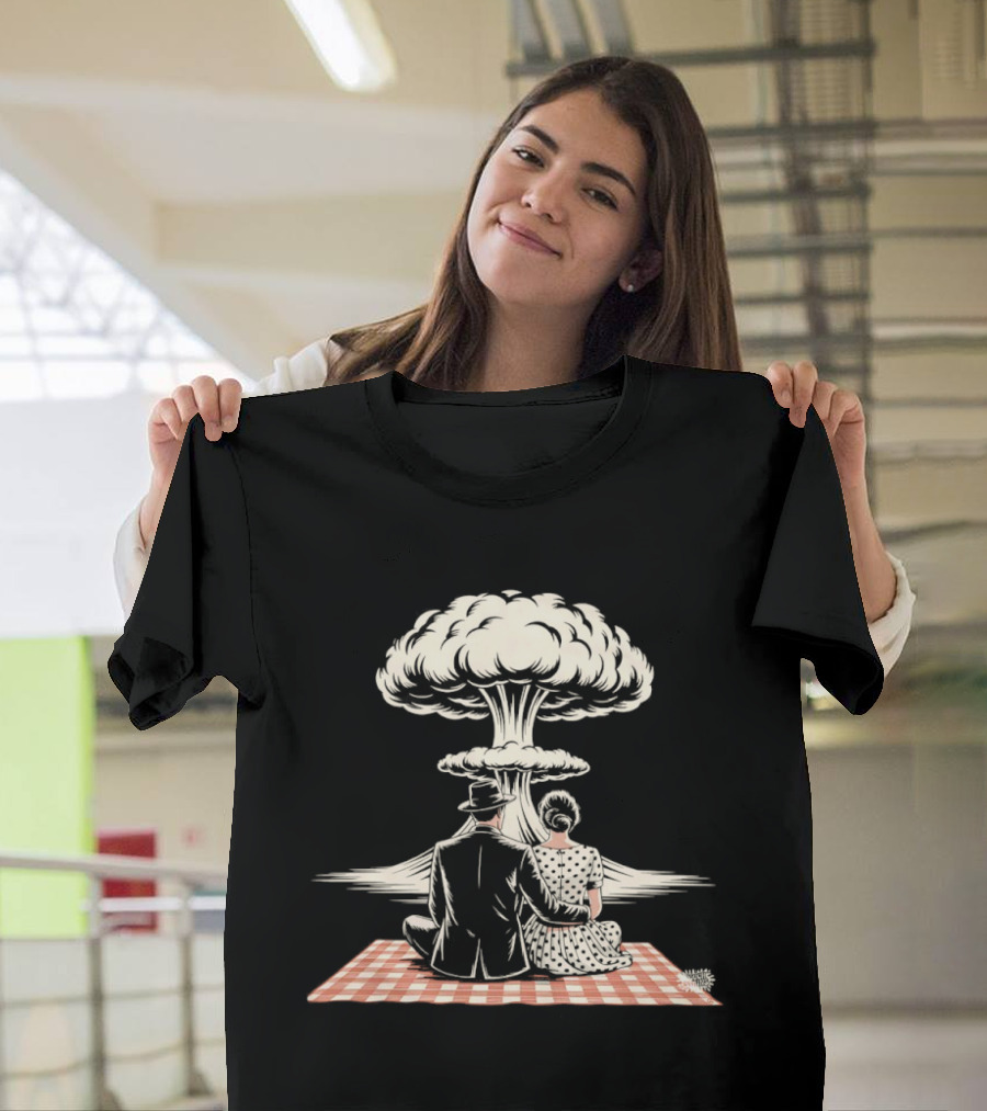 Atomic Picnic Romance End Of The World Mushroom Cloud Couple T-Shirt
