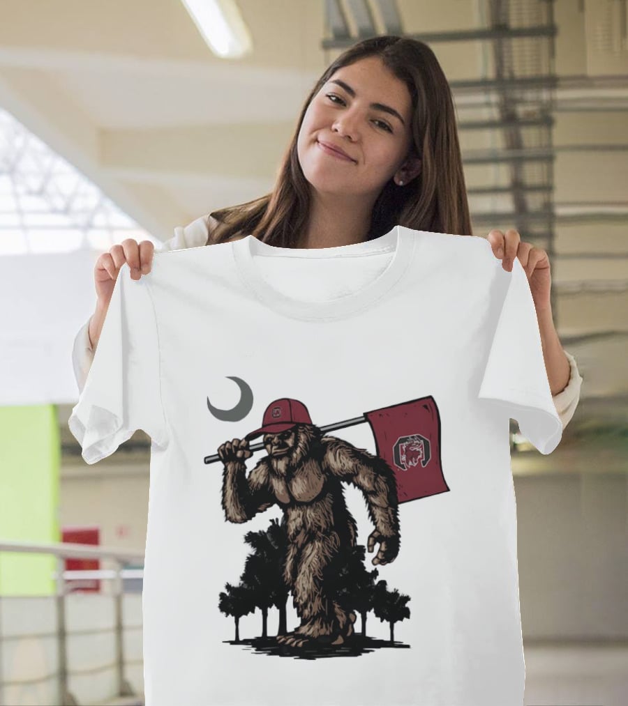 Bigfoot Carrying South Carolina Gamecocks Flag Under Moonlight T-Shirt