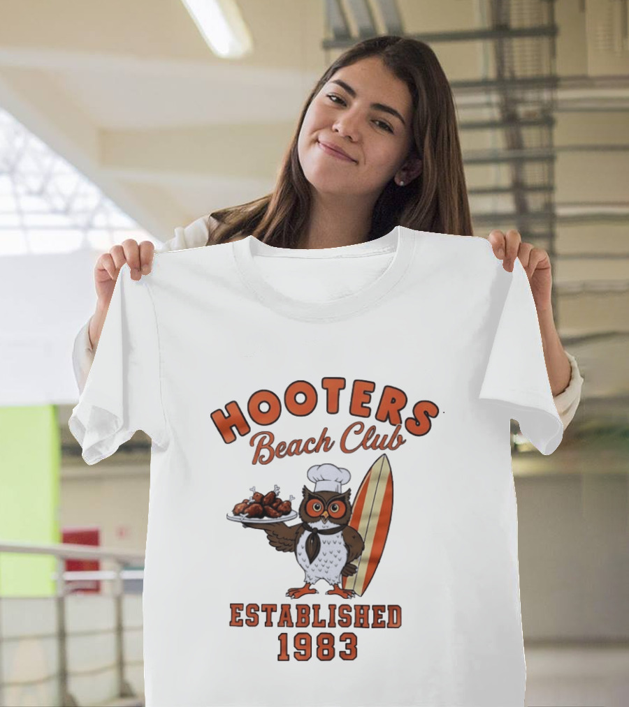 Hooters Beach Club Own Chef Chicken Legs Surfing Owl Established 1983 T-Shirt