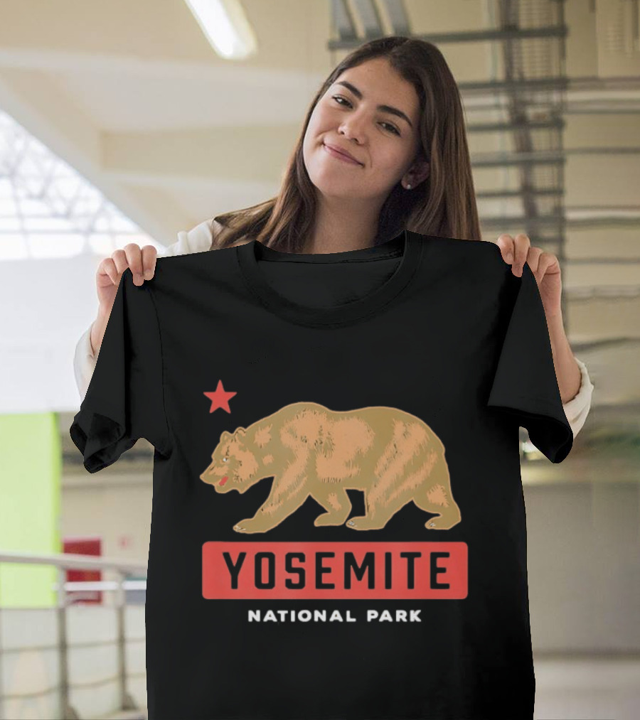 Yosemite Bear California Republic National Park Established 1890 T-Shirt
