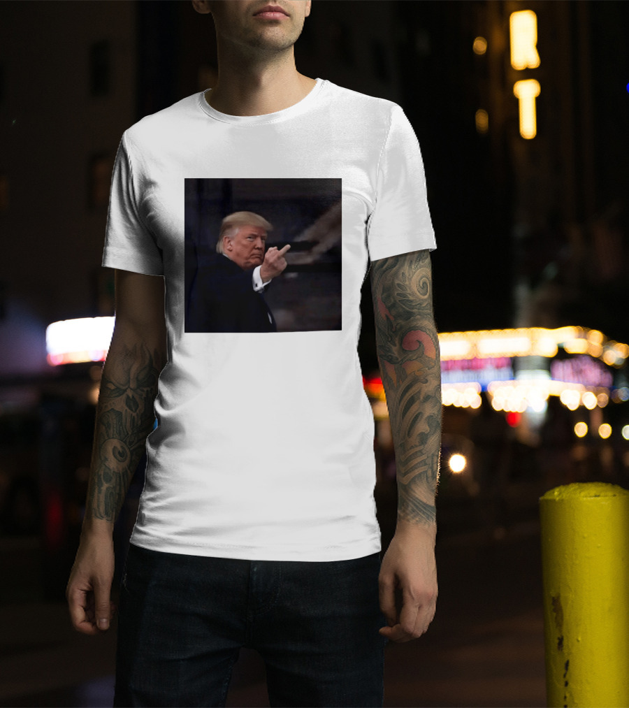 Trump Middle Finger At Heckler T-Shirt