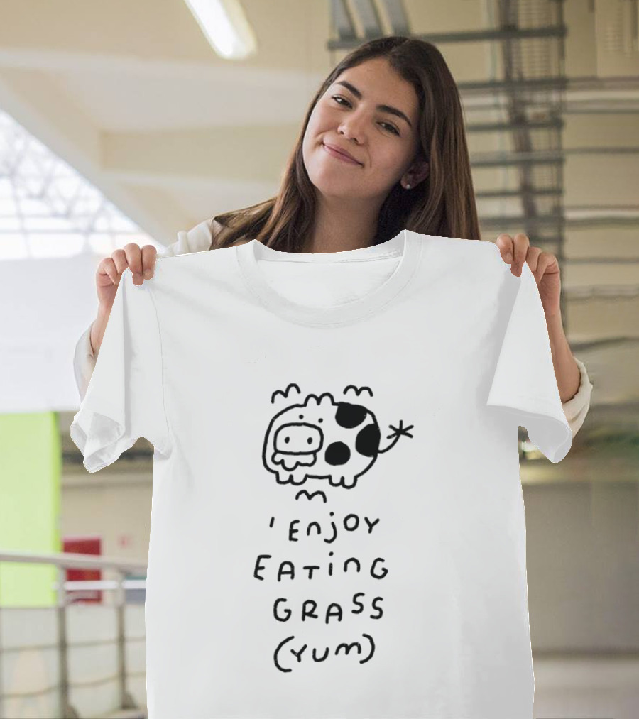 Cute Cow Enjoy Eating Grass Yum Text Cow Pattern Fun Phrase T-Shirt
