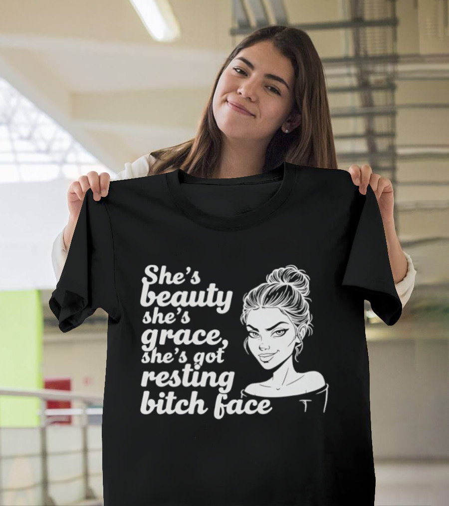 She's Beauty She's Grace She's Got Resting Bitch Face Bun T-Shirt