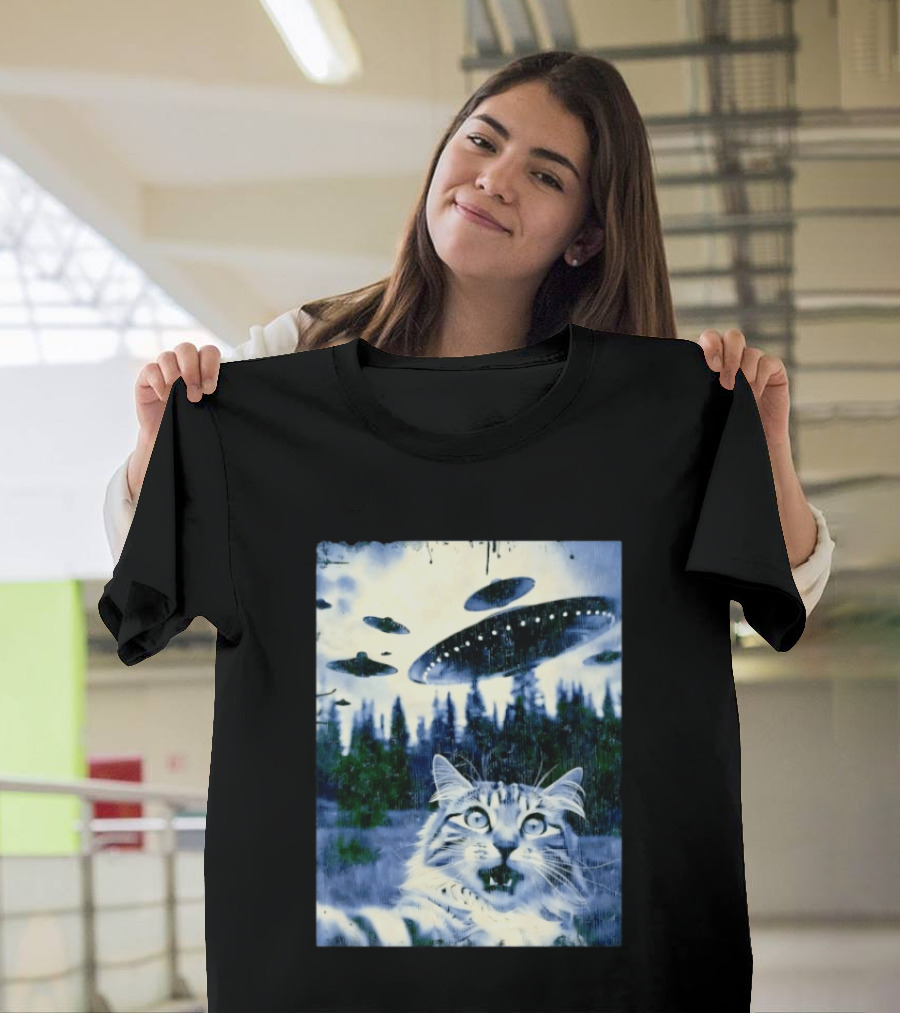 UFO Cat Extraterrestrial Surprise Scene T-Shirt