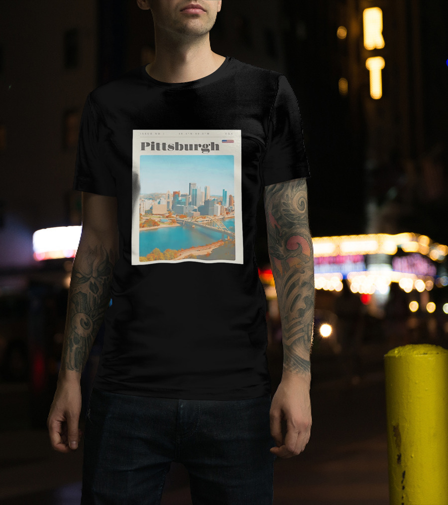 Pittsburgh Issue No 1 USA Flag 40.4°N 80.0°W Skyline T-Shirt