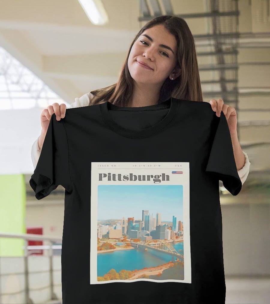 Pittsburgh Issue No 1 USA Flag 40.4°N 80.0°W Skyline T-Shirt