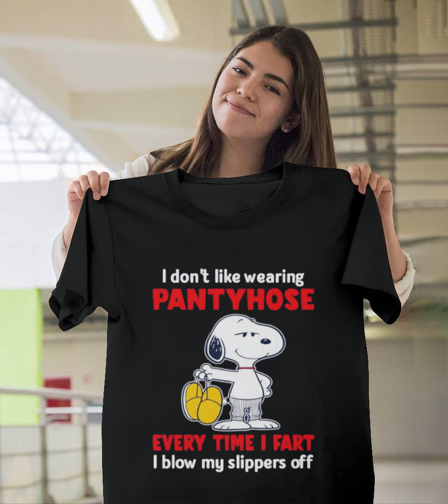 Snoopy I Don't Like Wearing Pantyhose Every Time I Fart I Blow My Slippers Off T-Shirt