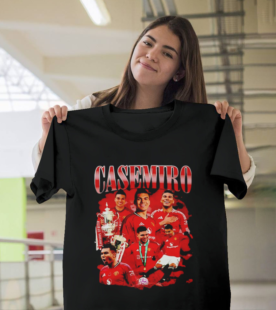 Casemiro Manchester United Trophy Celebrations Retro Football T-Shirt