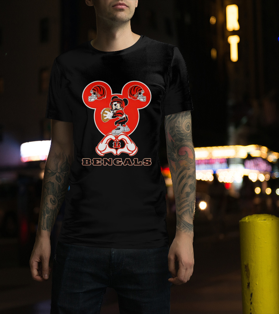 Cincinnati Bengals Mickey Mouse Football Heart Hands T-Shirt