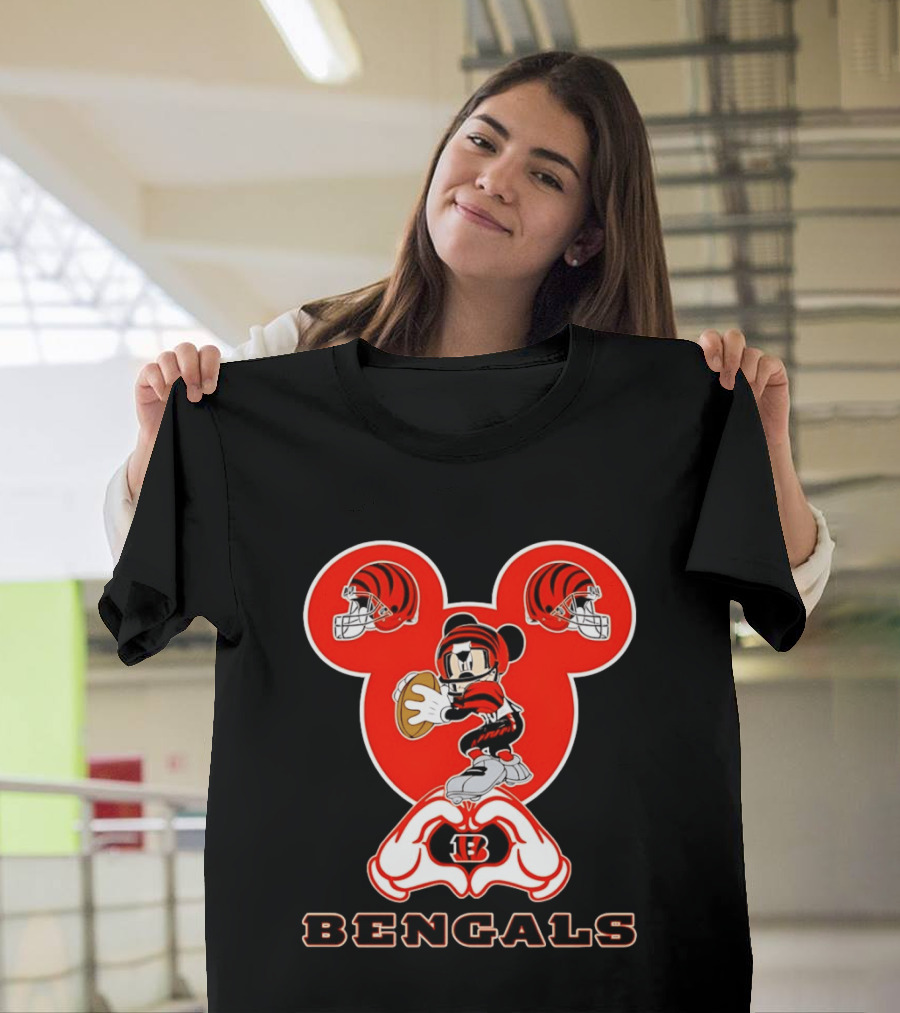 Cincinnati Bengals Mickey Mouse Football Heart Hands T-Shirt
