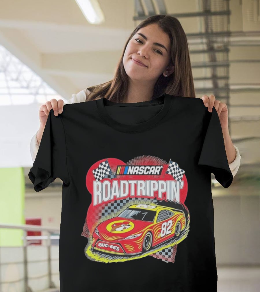 NASCAR Road Trippin' Buc Ee's 82 Racing Car Checkered Flags T-Shirt