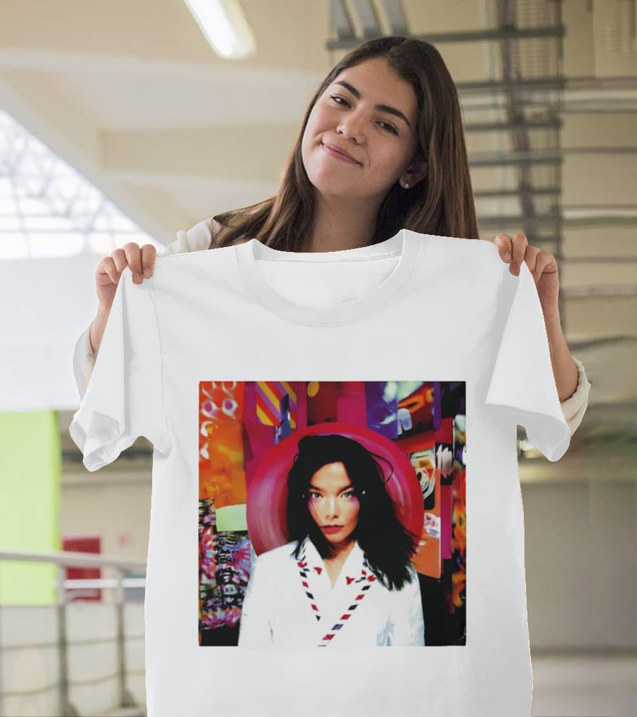 Anne Hathaway Björk And T-Shirt