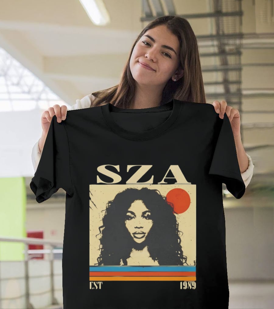 SZA EST 1989 Vintage Style Portrait With Retro Sun And Stripes T-Shirt
