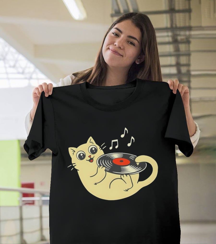 Turntable Cat Spinning Vinyl Record With Musical Notes T-Shirt