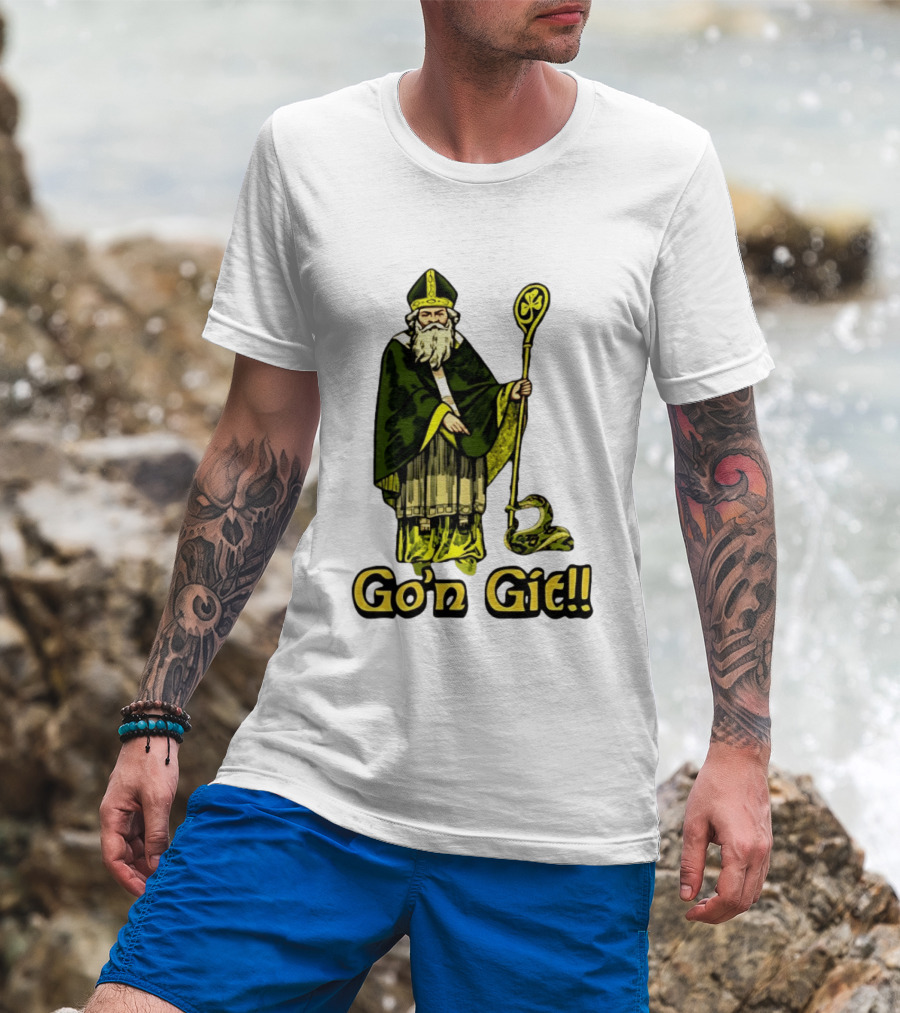 St Patrick With Shamrock Staff And Snake Go'n Git T-Shirt