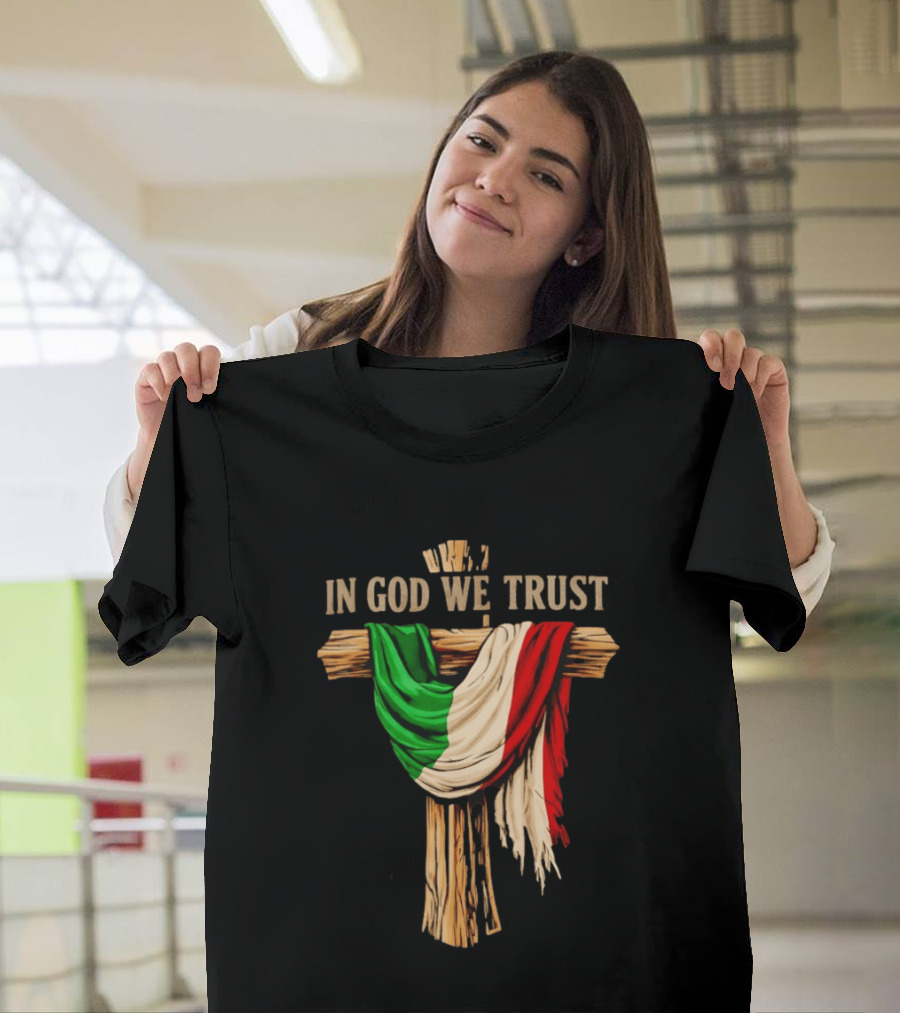 In God We Trust Italian Flag On Cross Jesus Reto T-Shirt