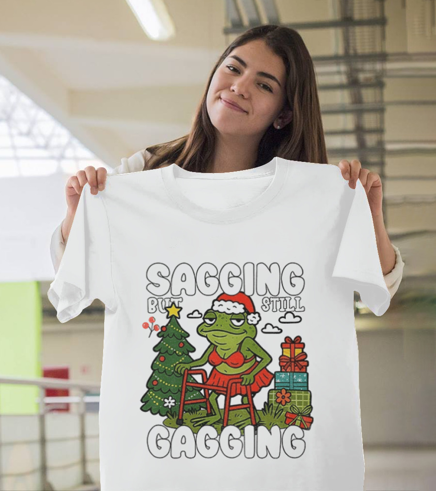 Sagging But Still Gagging Frog Santa Hat Christmas Tree Presents T-Shirt