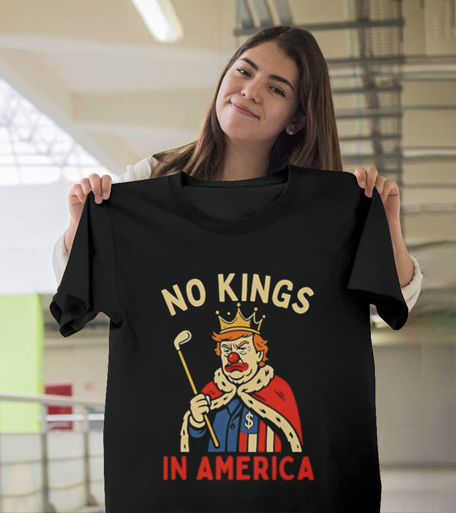 No Kings In America Trump Clown Wearing Crown And Red Nose Golf Club T-Shirt