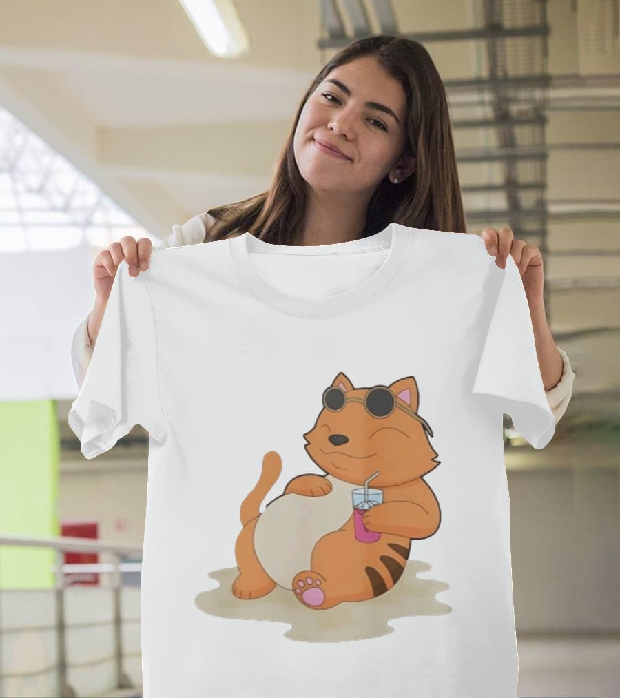 Cat Relaxing With Sunglasses And Drink On Beach Summer Vibes T-Shirt