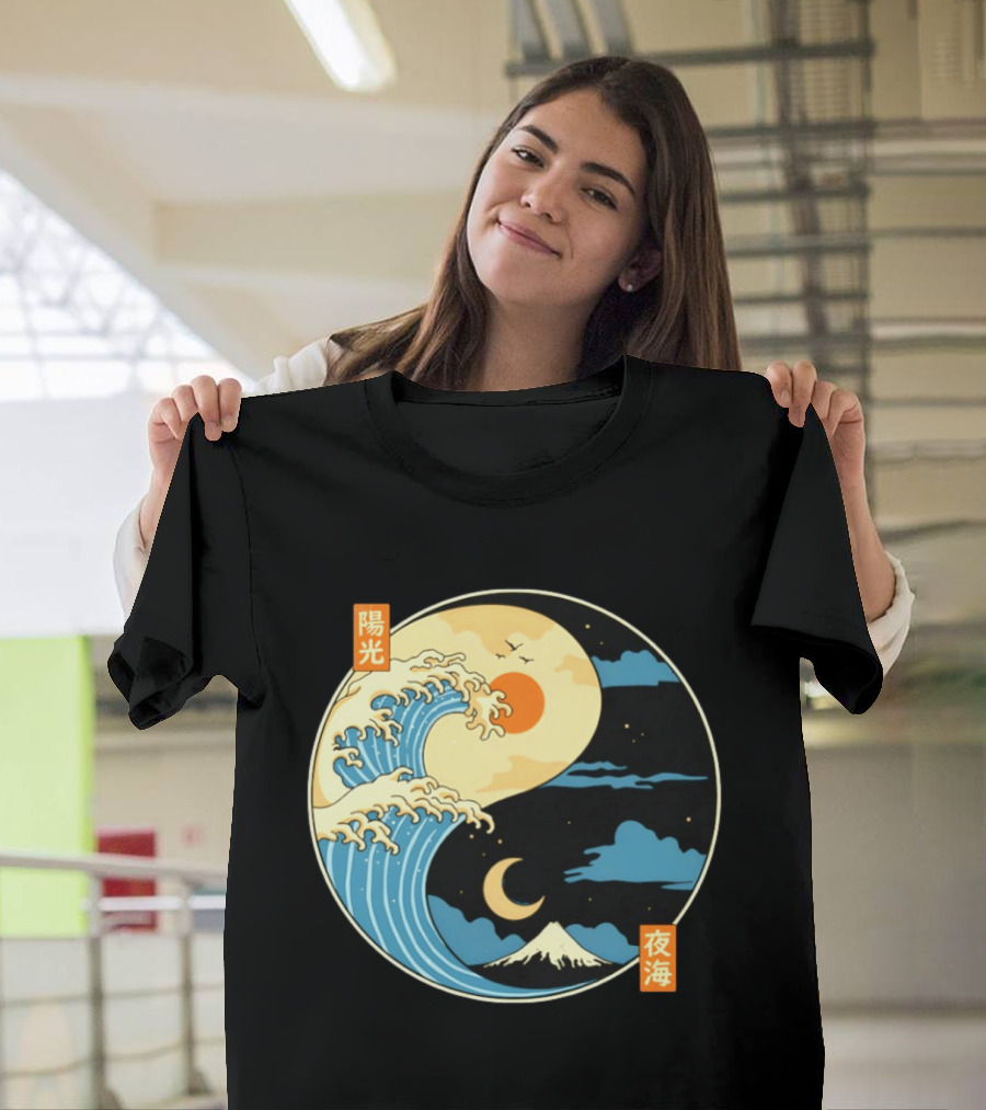 The Great Wave Off Kanagawa And Mount Fuji Yin Yang Sun And Moon Balance T-Shirt