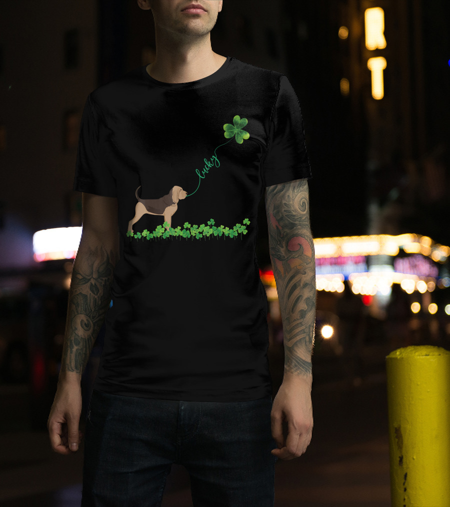 Lucky Bloodhound Dog With Shamrock St Patrick Day T-Shirt