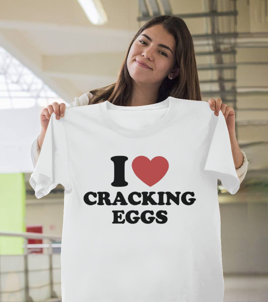 I Love Cracking Eggs Heart Symbol Fun Cooking Baking T-Shirt