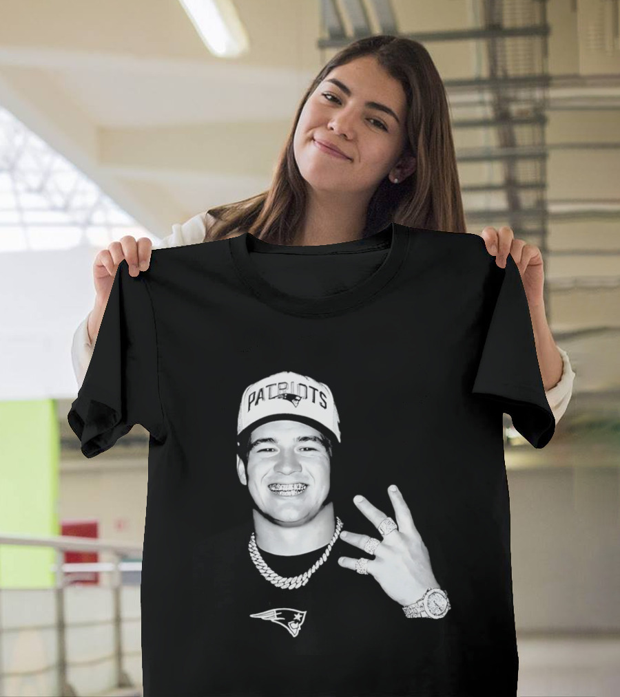 Drake Maye Patriots Cap Rings And Necklace T-Shirt