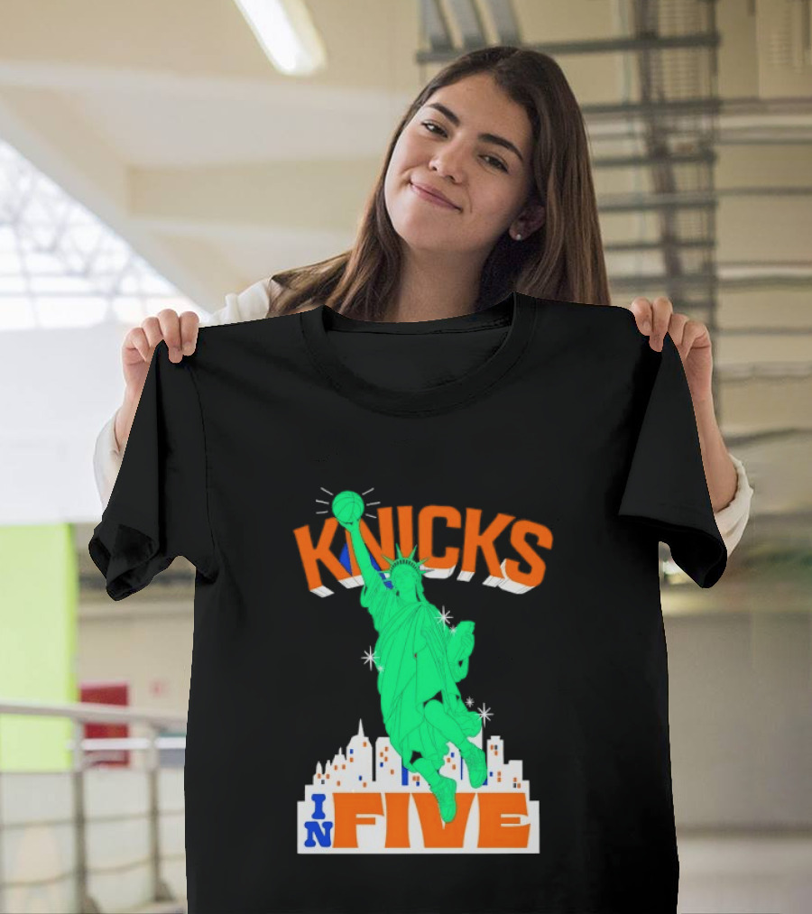 Knicks Statue Of Liberty Dunk In Five Basketball Cartoon Skyline T-Shirt